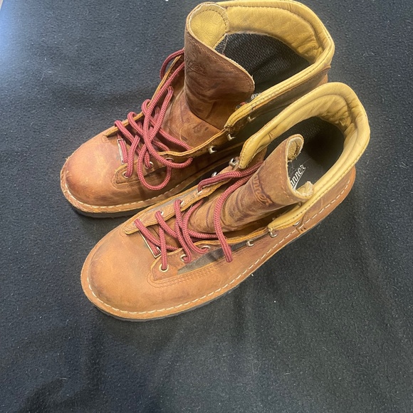 Danner hiking boots. - Picture 1 of 4